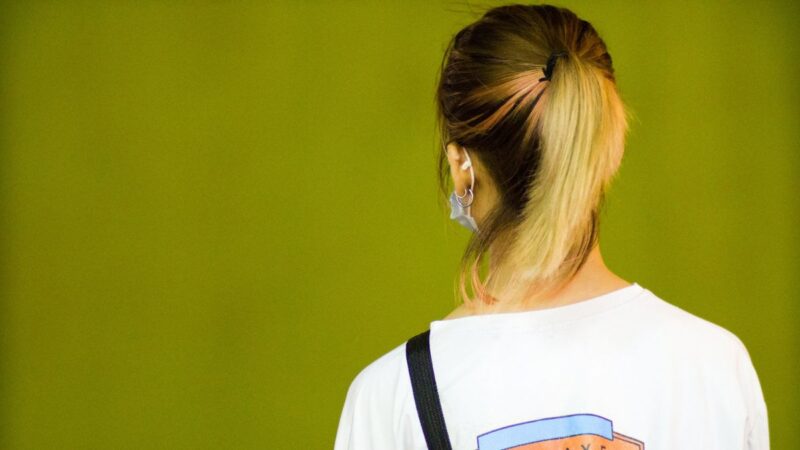 ギャル ポニーテール 後ろ姿