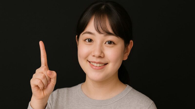 女性 童顔 黒い背景